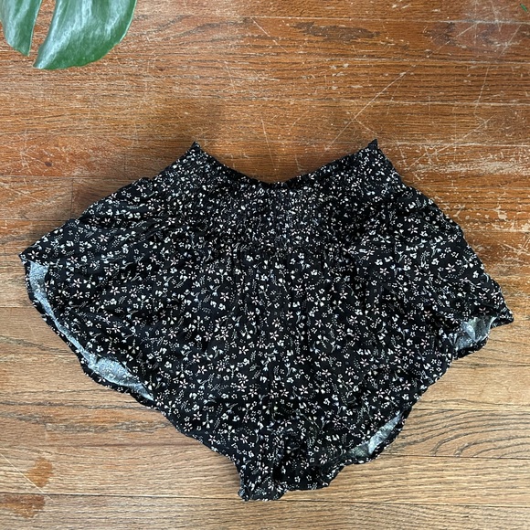 Floral Shorts - Picture 2 of 2